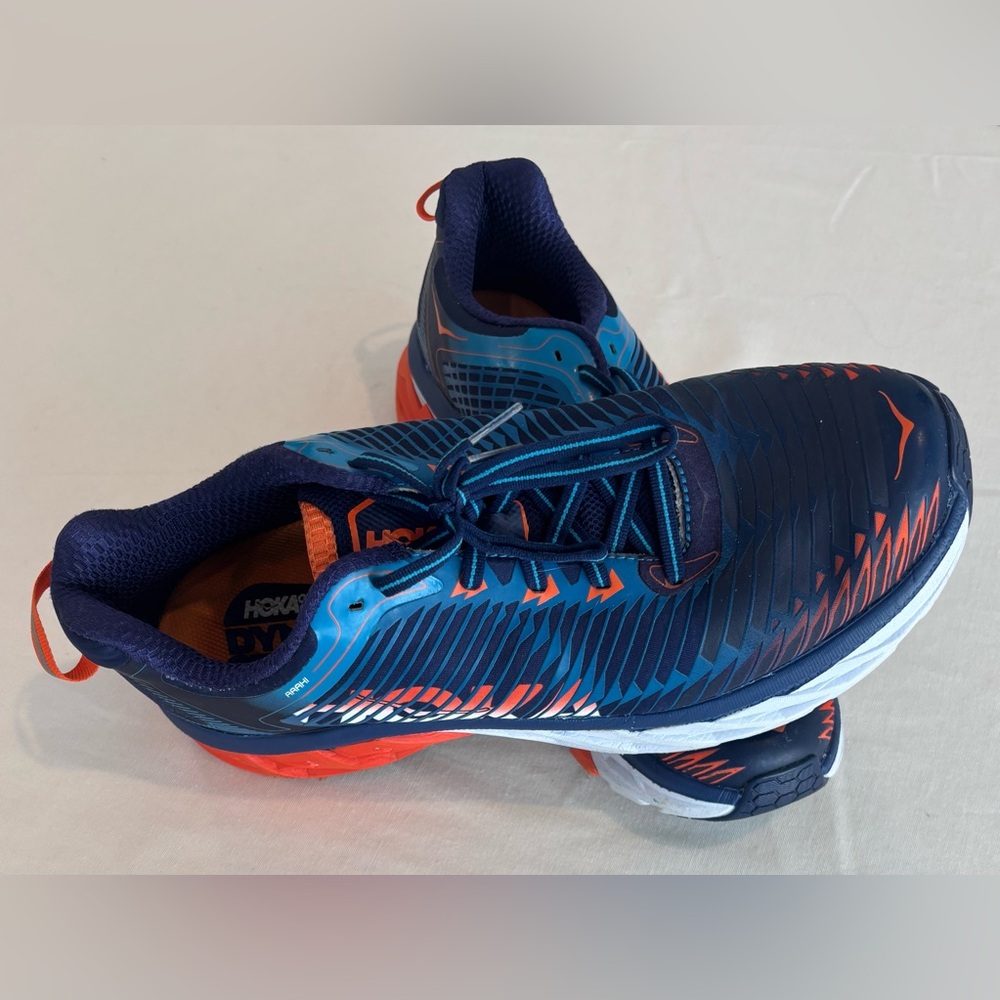 Hoka Arahi Running Shoes (Medieval Blue/Red Orange Color Wave)